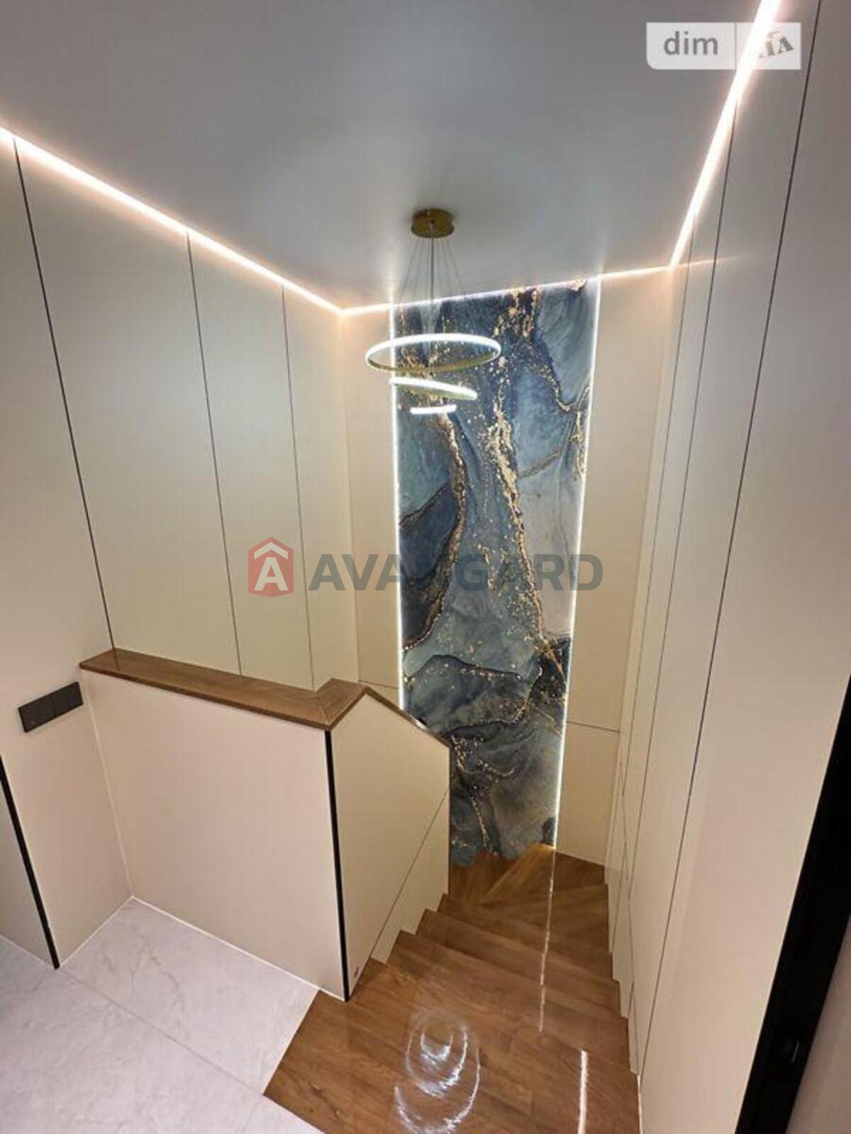 4 ��. ��������, 136/-/16 ��. �., 10/11 ������ ���� 15