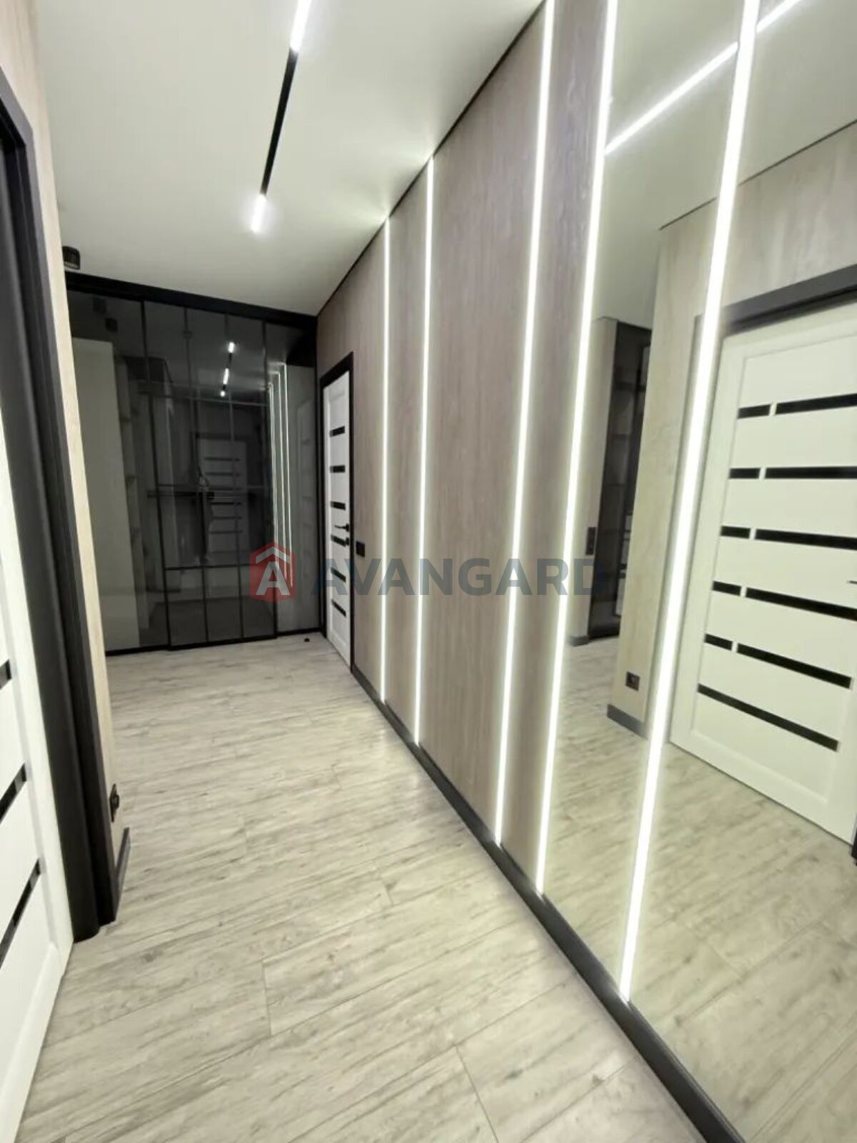 3 ��. ��������, 78/46/14 ��. �., 4/10 ������ ���� 18