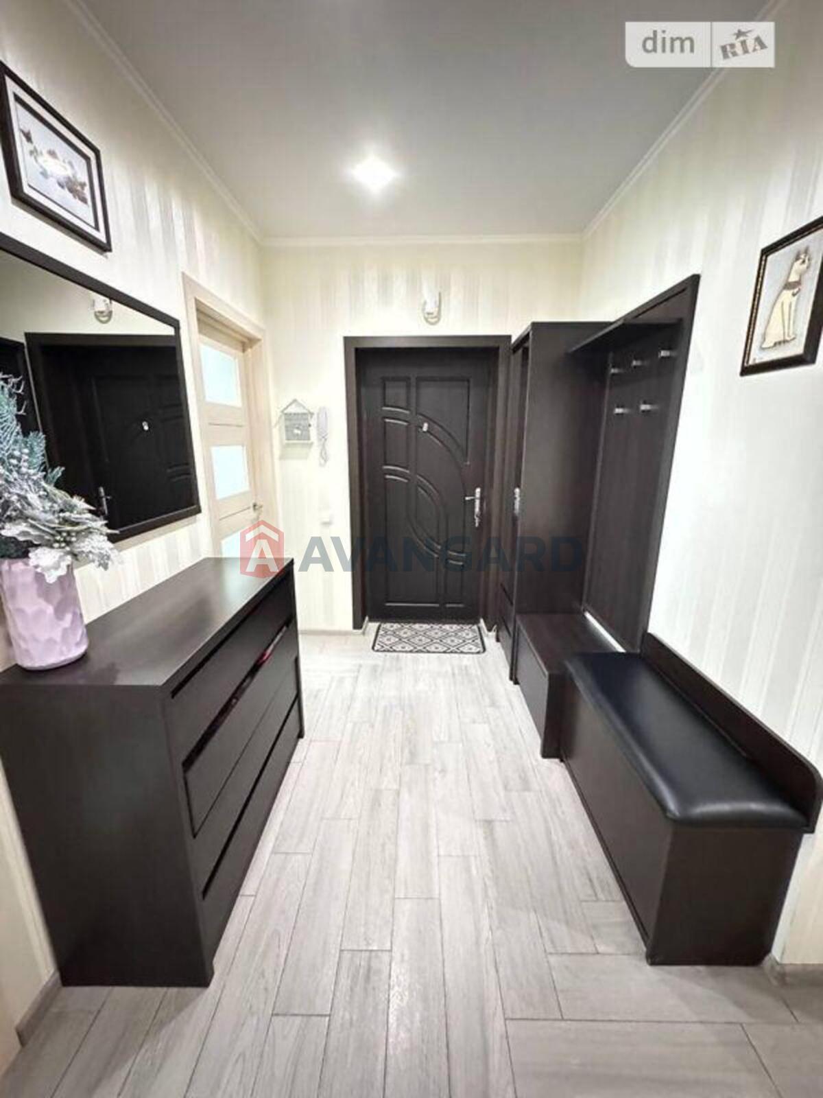 2 ����. ��������, 62/32/16 ��. �., 11/11 ���� ���� 18