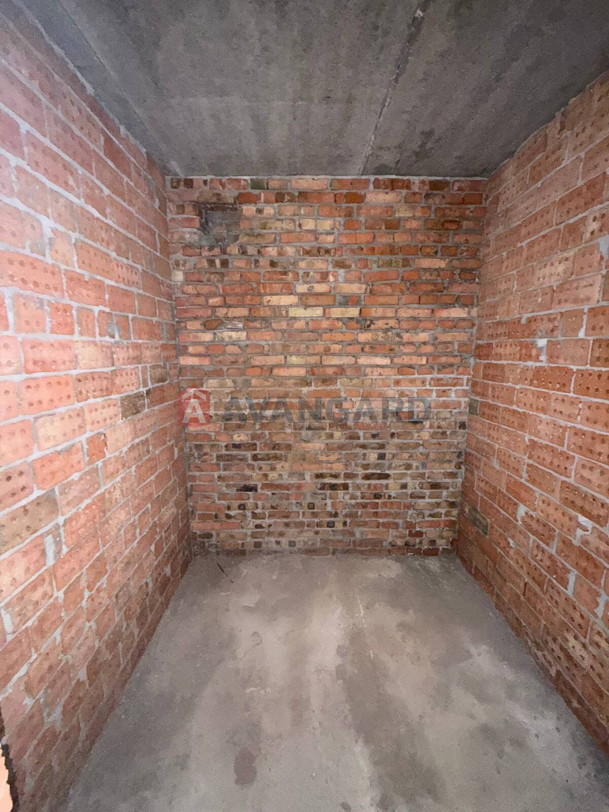 2 ��. ��������, 80.7/40/17 ��. �., 6/10 ������ ���� 9