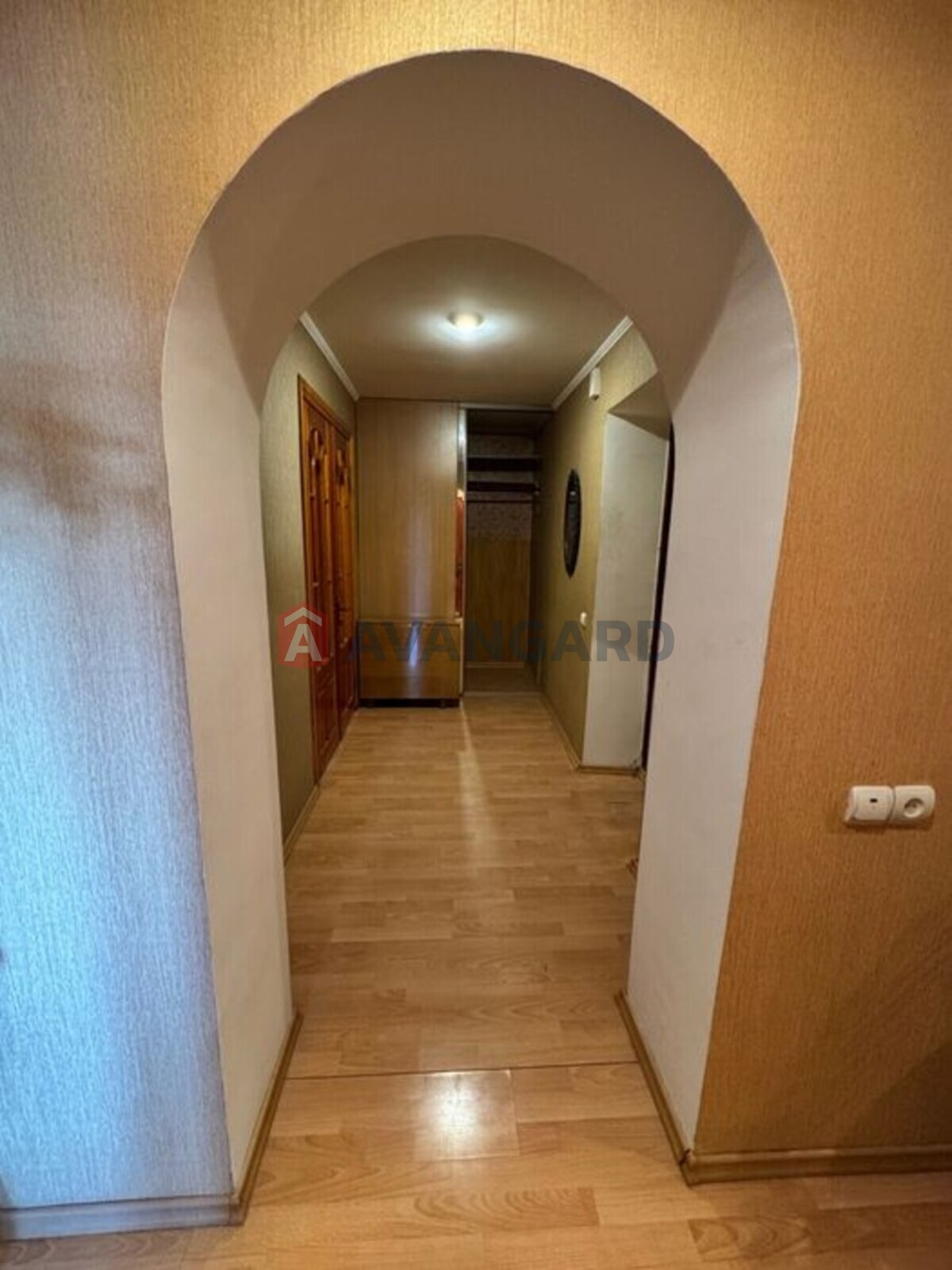 3 ��. ��������, 72/-/8 ��. �., 7/10 ������ ���� 23