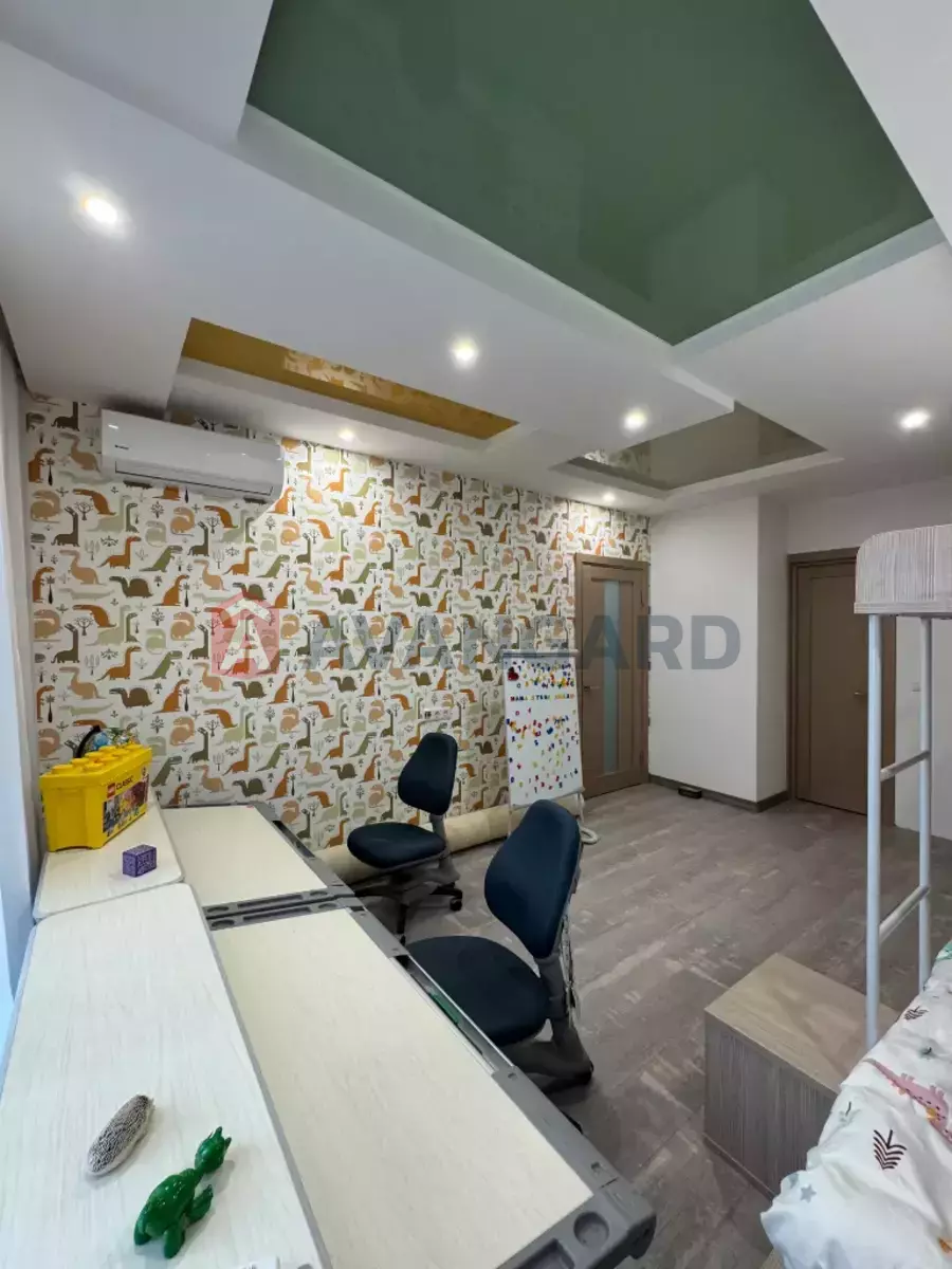 3 ��. ��������, 98/40/40 ��. �., 9/10 ������ ���� 10