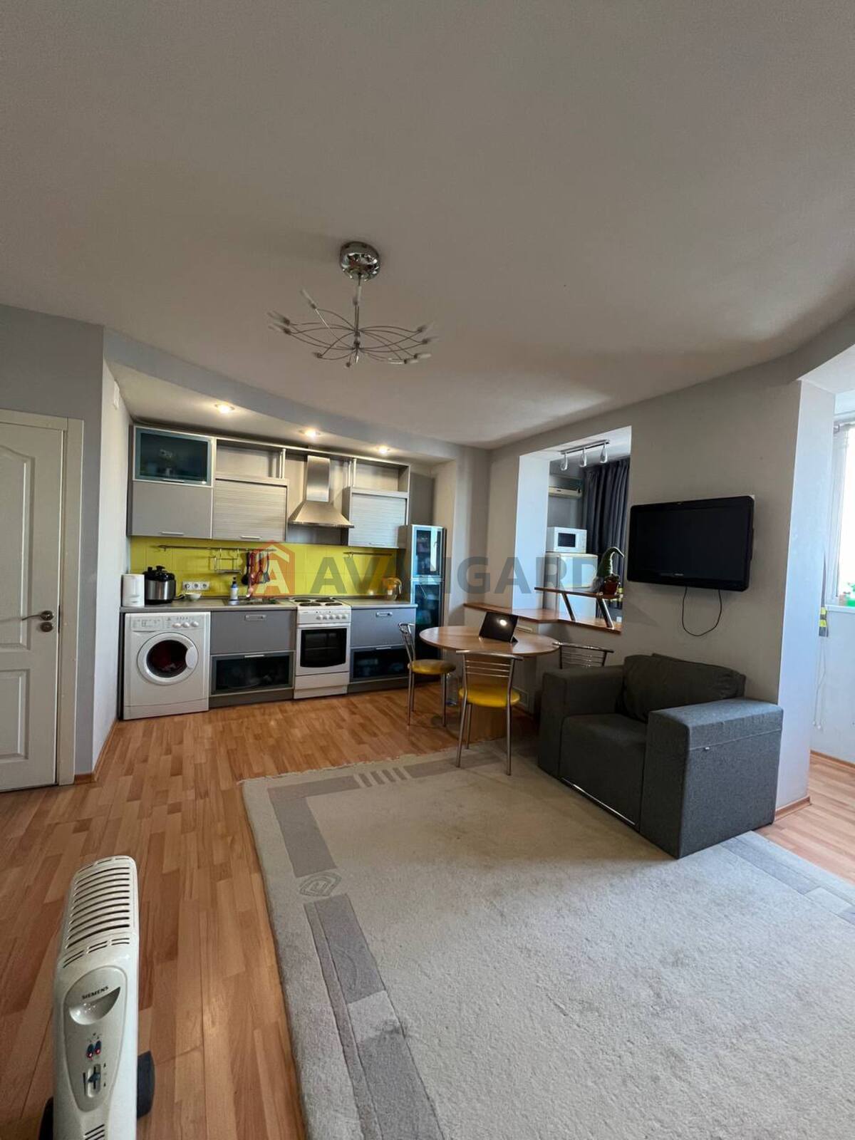 1 ��. ��������, 38/30/8 ��. �., 13/18 ������ ���� 7