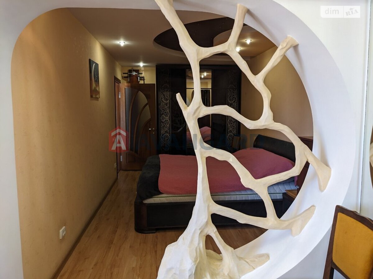 2 ��. ��������, 100/-/- ��. �., 4/5 ������ ���� 11