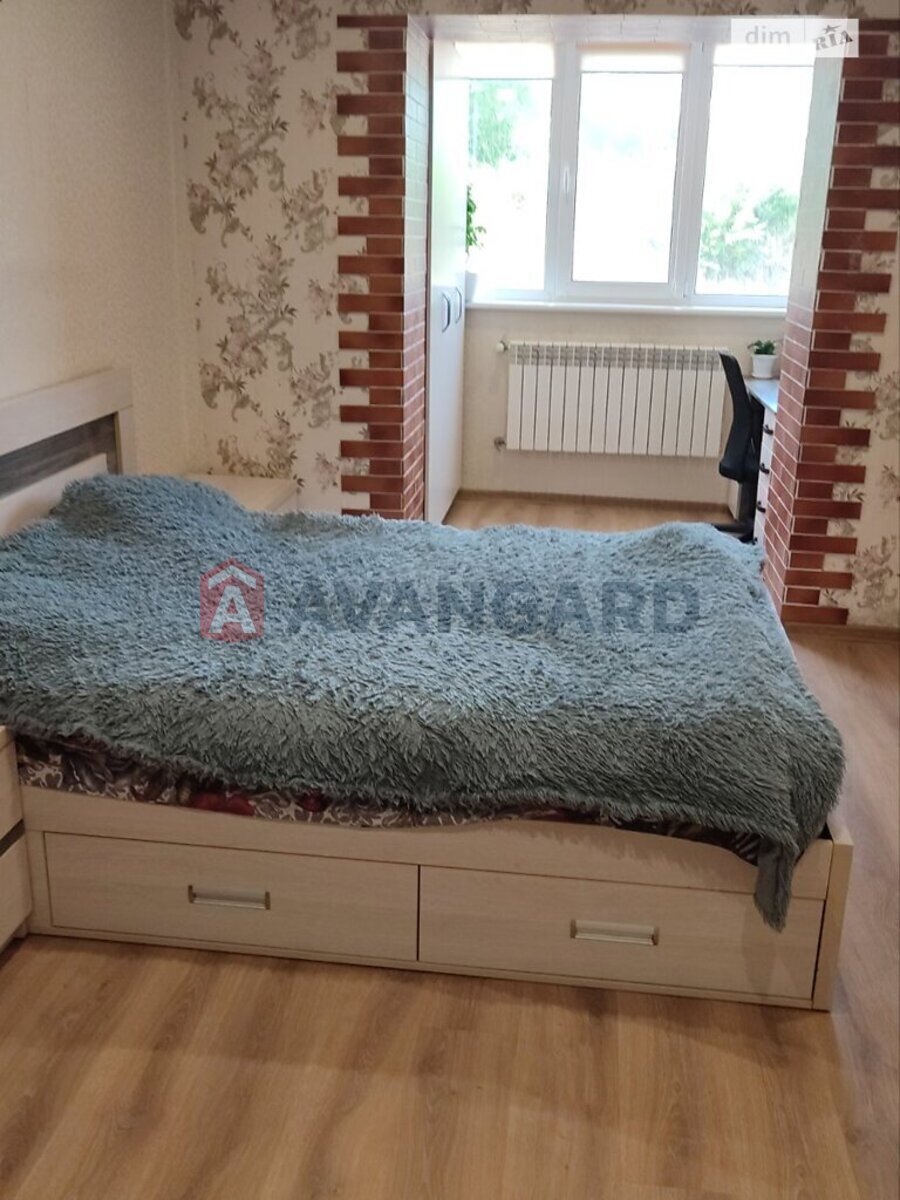 1 ��. ��������, 40/18/14 ��. �., 2/5 ������ ���� 13