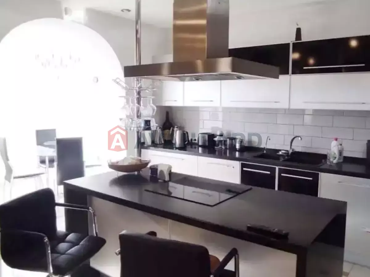 4 ��. ��������, 195/-/- ��. �., 15/15 ������ ���� 9