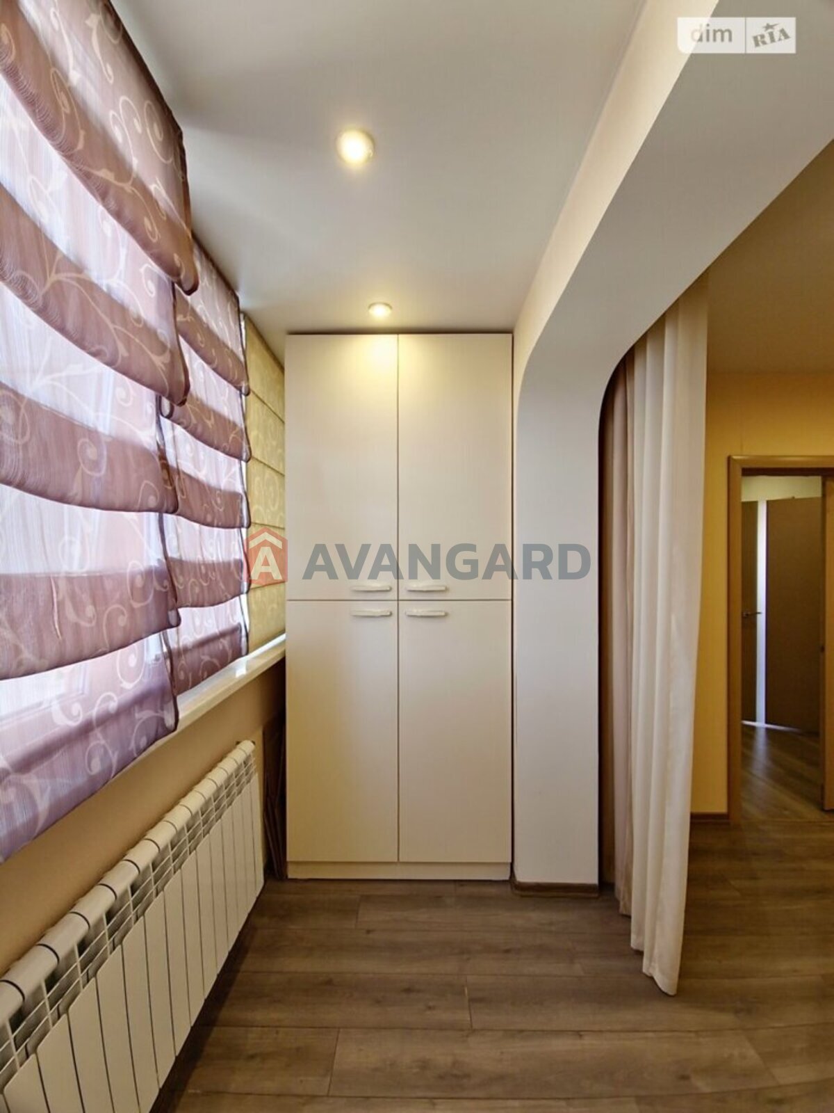 4 ��. ��������, 84/60/8 ��. �., 8/9 ������ ���� 20