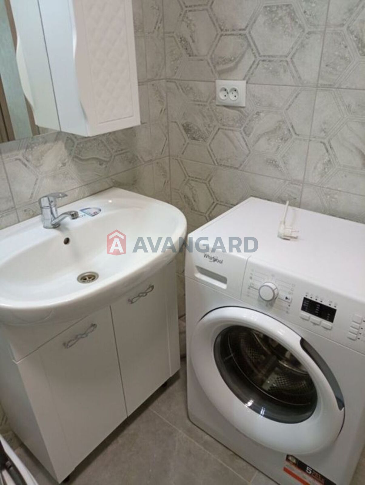 1 ��. ��������, 37/17/8 ��. �., 7/13 ������ ���� 12