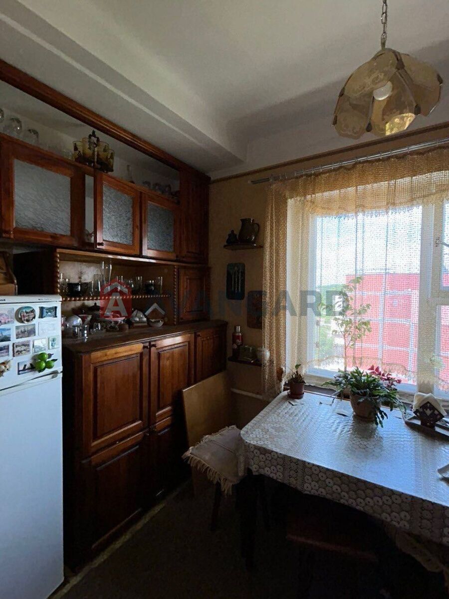 3 ��. ��������, 68/-/9 ��. �., 9/9 ������ ���� 2