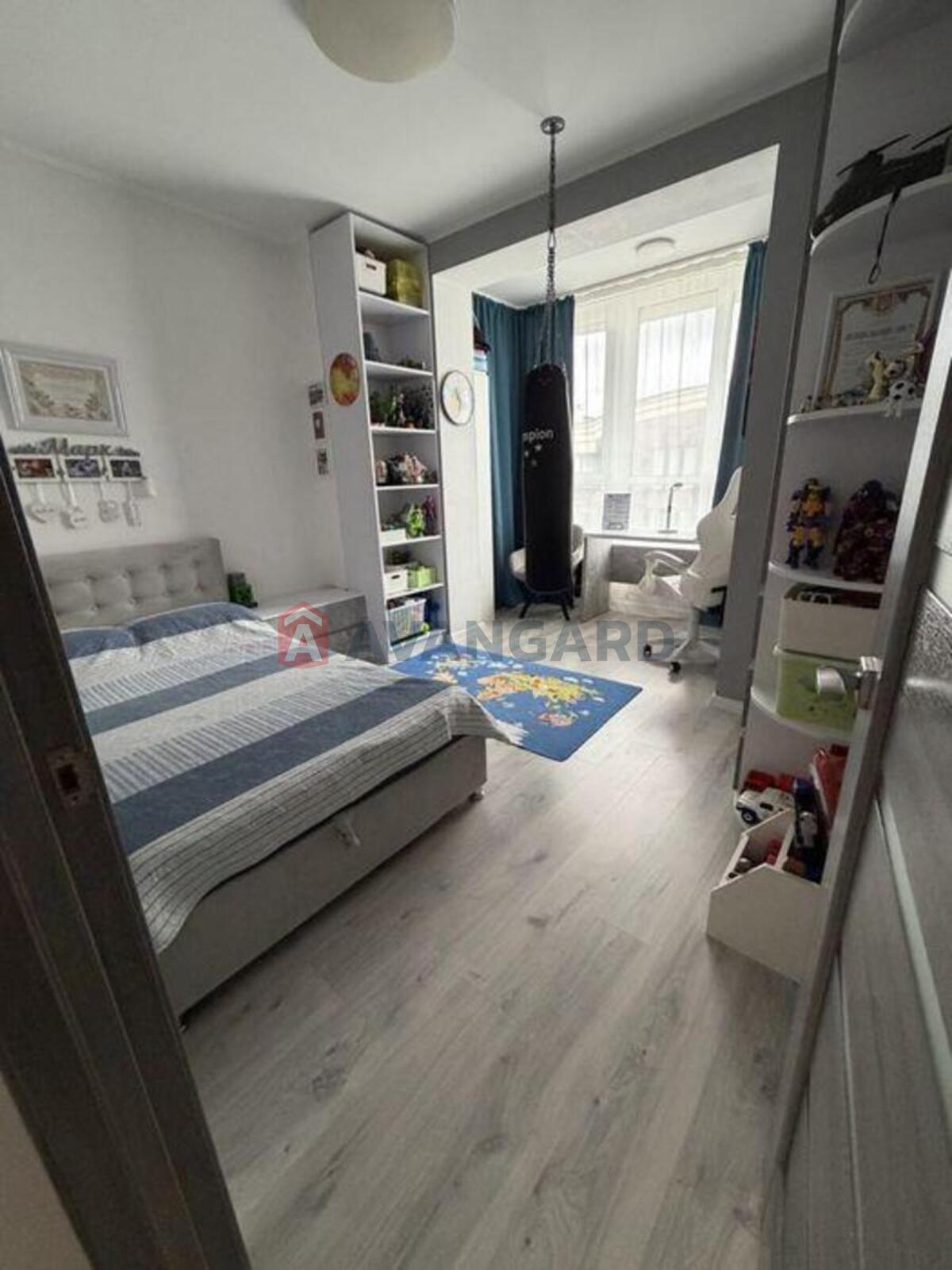 3 ��. ��������, 80/-/26 ��. �., 9/10 ������ ���� 5