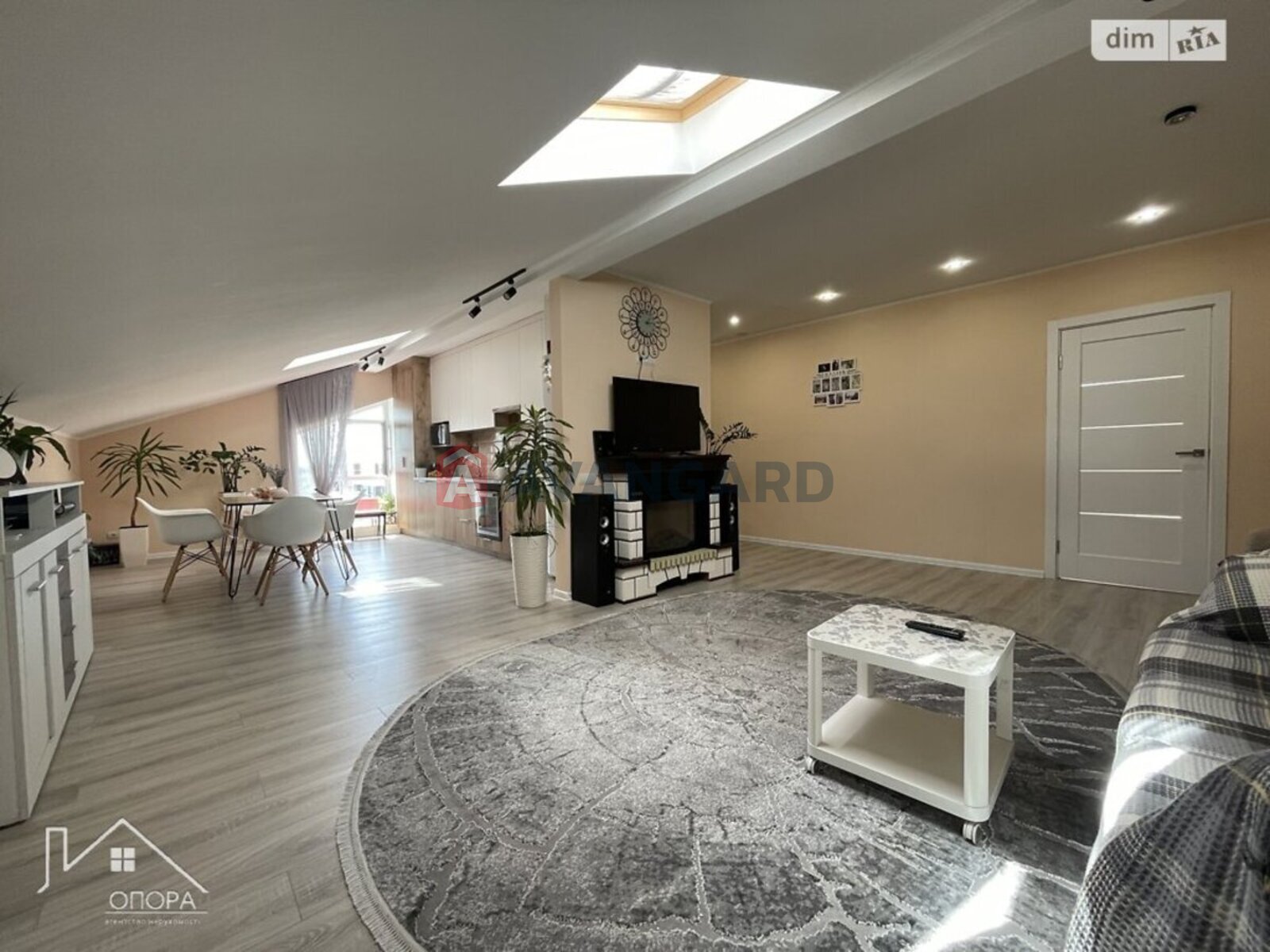 3 ��. ��������, 118/41/40 ��. �., 8/10 ������ ���� 12