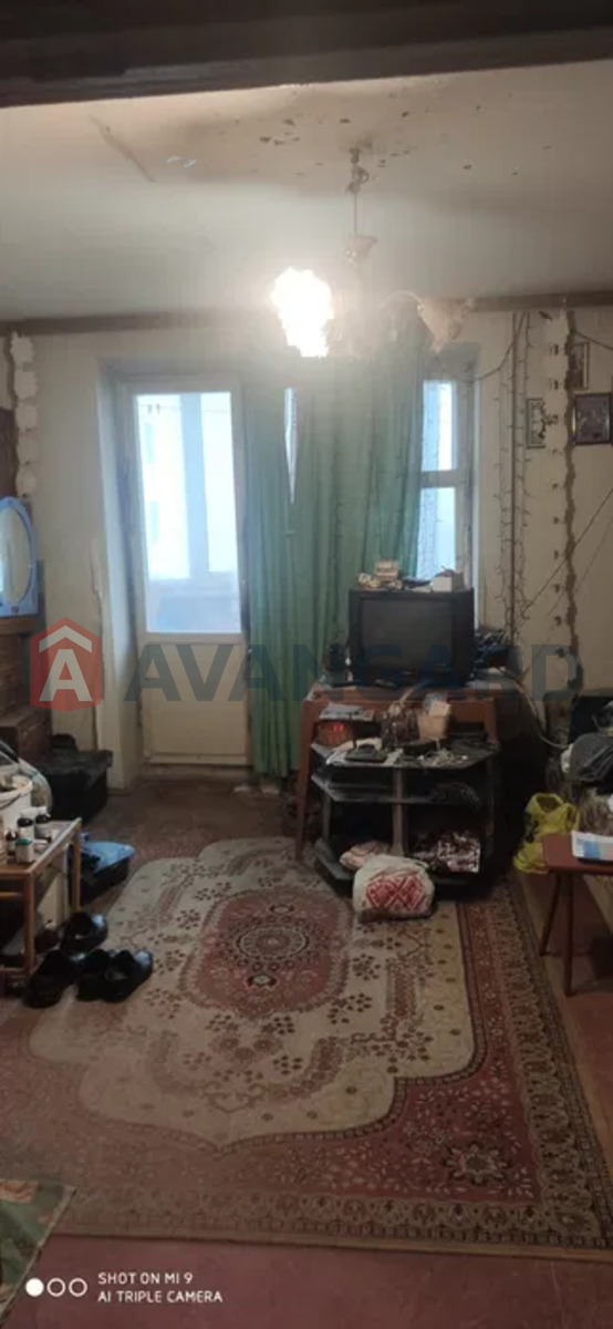 4 . , 81/-/7 . ., 8/9   7