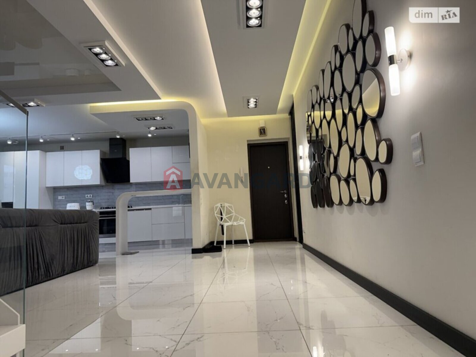 5 ��. ��������, 200/130/40 ��. �., 9/9 ������ ���� 9