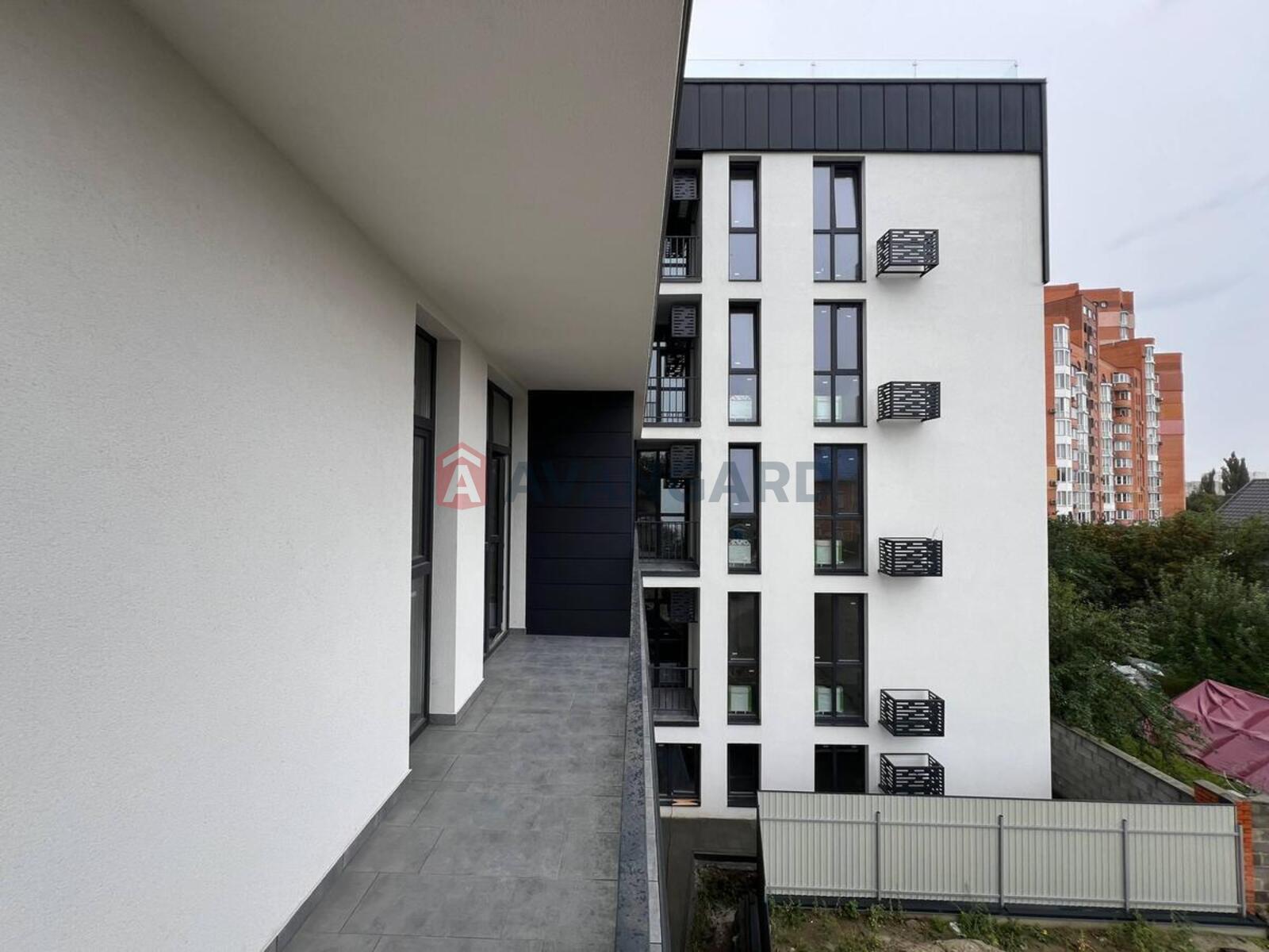 1 ��. ��������, 38/30/8 ��. �., 3/5 ������ ���� 4