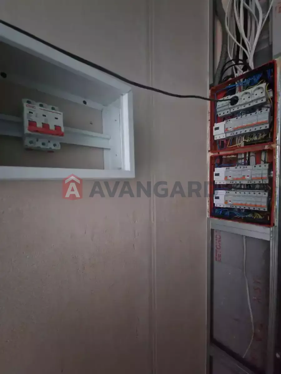 3 ��. ��������, 93/-/- ��. �., 4/5 ������ ���� 7