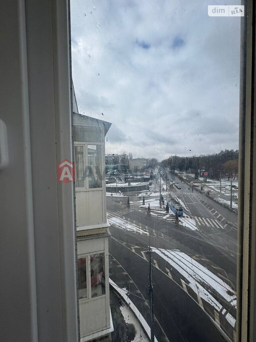 3 ��. ��������, 82/48/10 ��. �., 5/5 ������ ���� 19