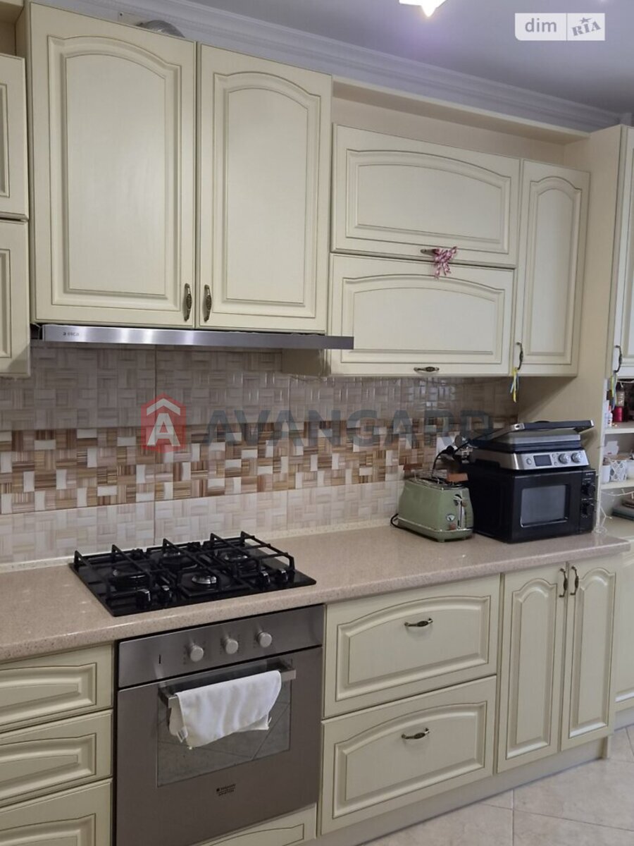 2 ��. ��������, 92/60/20 ��. �., 3/9 ������ ���� 4