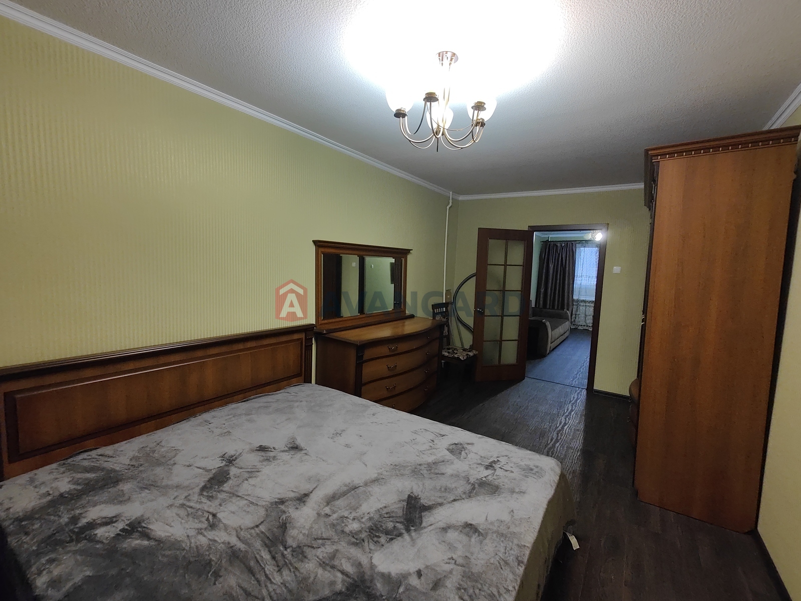 3 ��. ��������, 70,4/46,9/9,7 ��. �., 6/9 ������ ���� 4