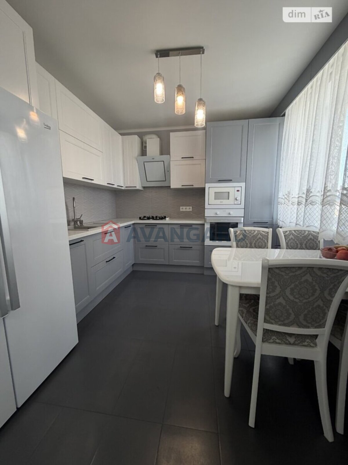 3 ��. ��������, 95/58/30 ��. �., 4/9 ������ ���� 4