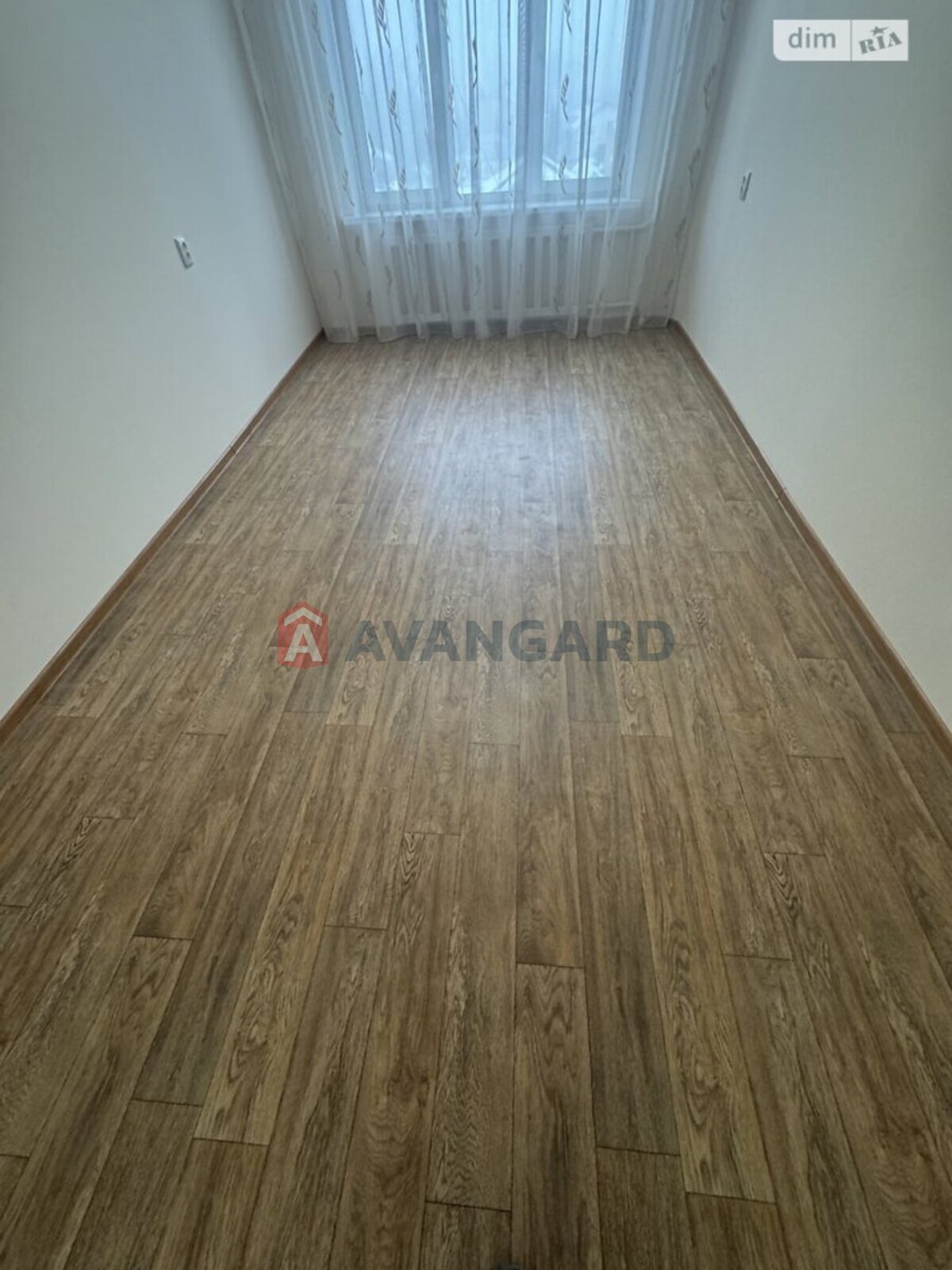 3 ����. ��������, 64/45/8 ��. �., 5/10 ���� ���� 26