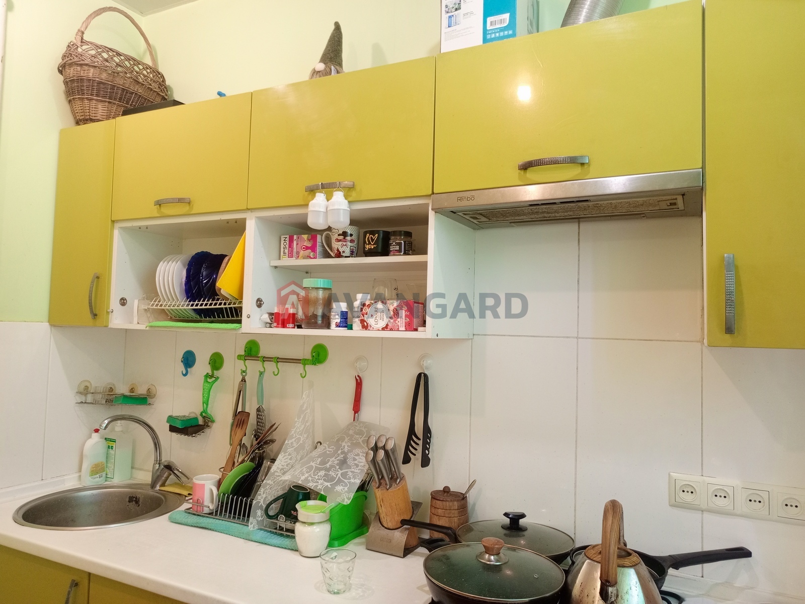 3 . , 68/-/8 . ., 4/5   8