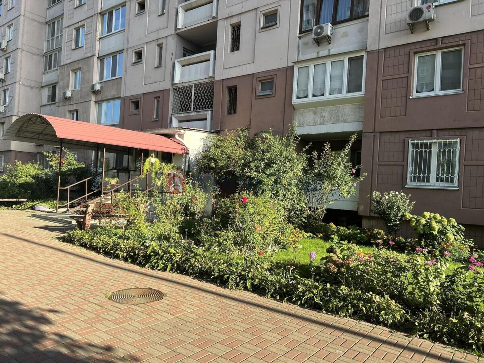 1 ��. ��������, 43/18/10 ��. �., 18/25 ������ ���� 17