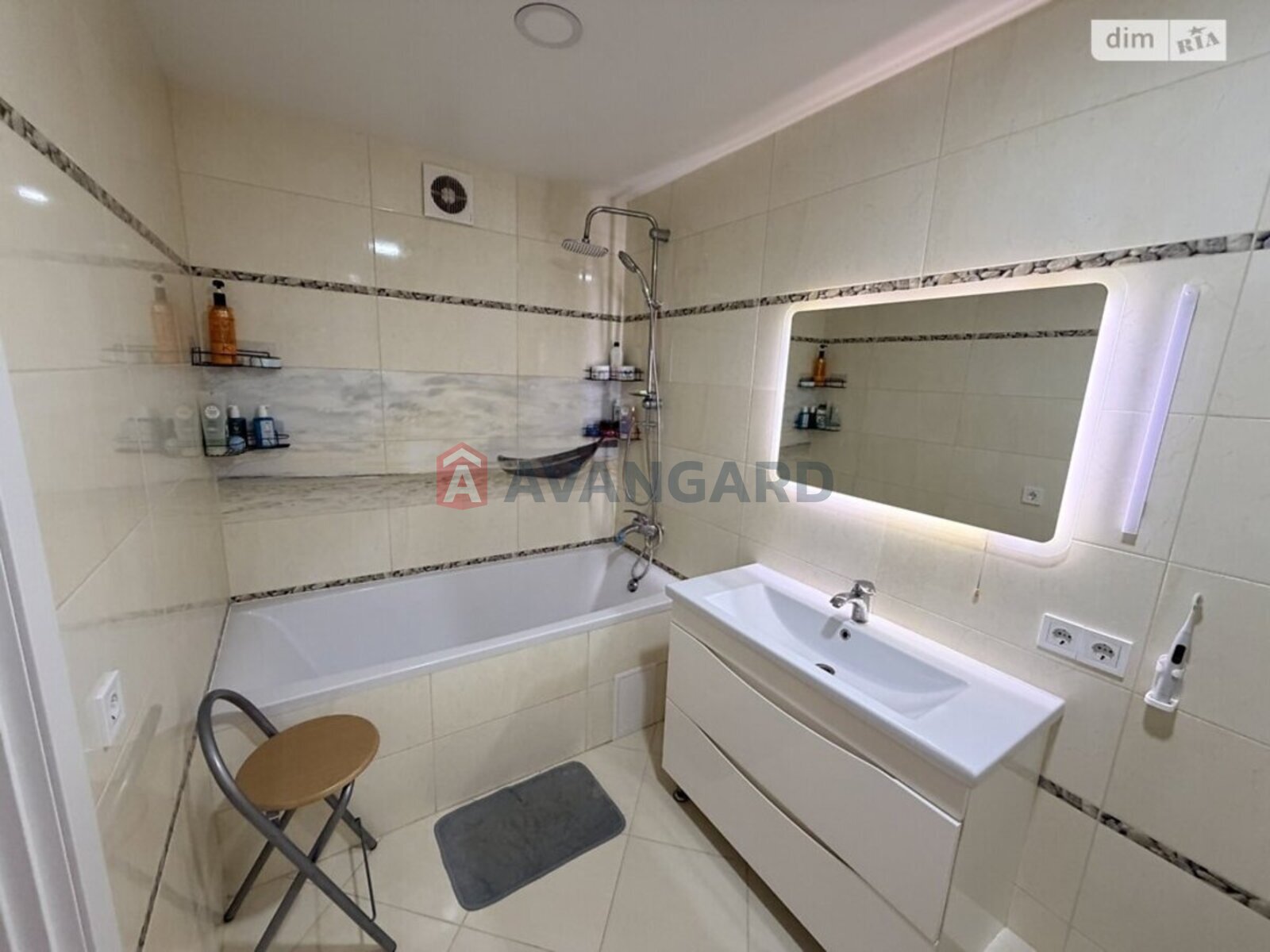 4 ��. ��������, 124/74/19 ��. �., 10/11 ������ ���� 28