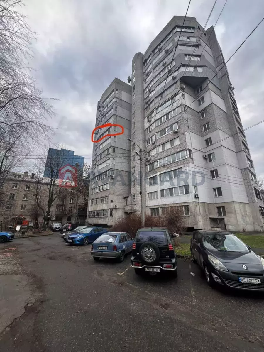 3 ����. ��������, 80/-/11 ��. �., 8/12 ���� ���� 15