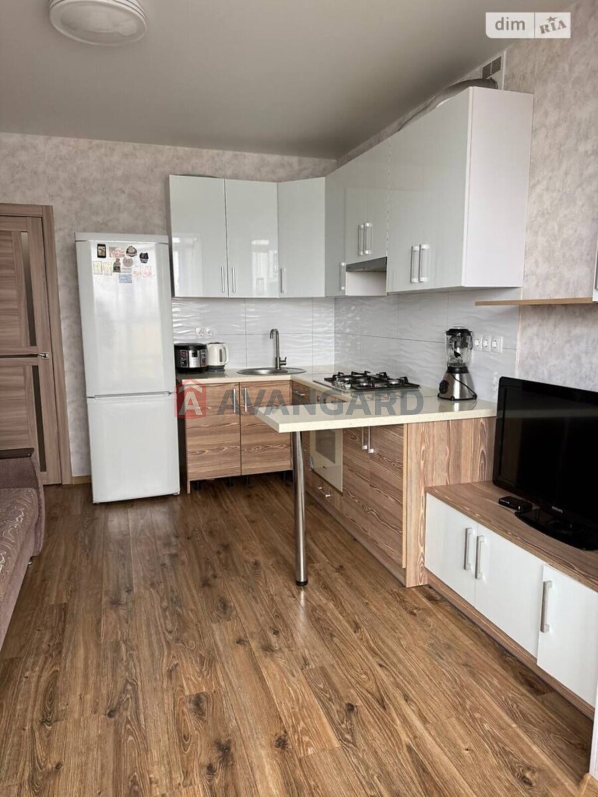 1 ��. ��������, 41/-/15 ��. �., 6/10 ������ ���� 5