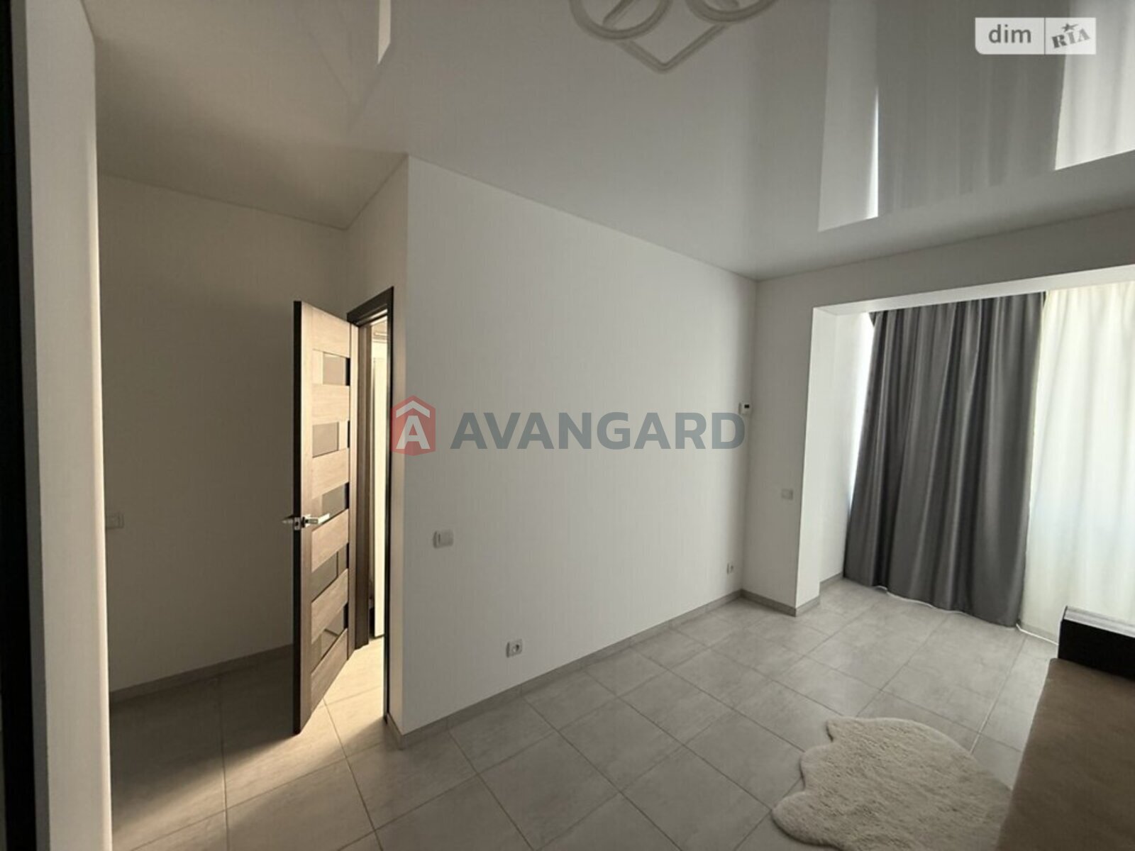 1 ����. ��������, 35/-/10 ��. �., 7/10 ���� ���� 8