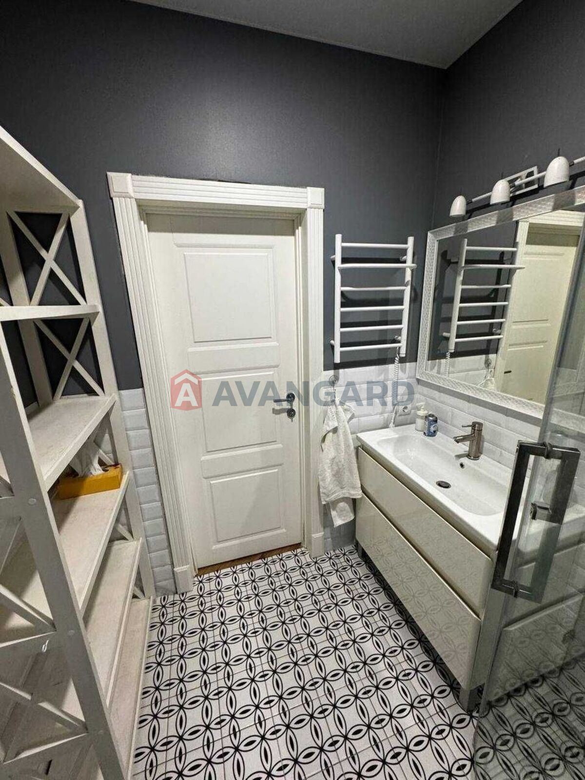 1 ��. ��������, 44/18/16 ��. �., 15/25 ������ ���� 6