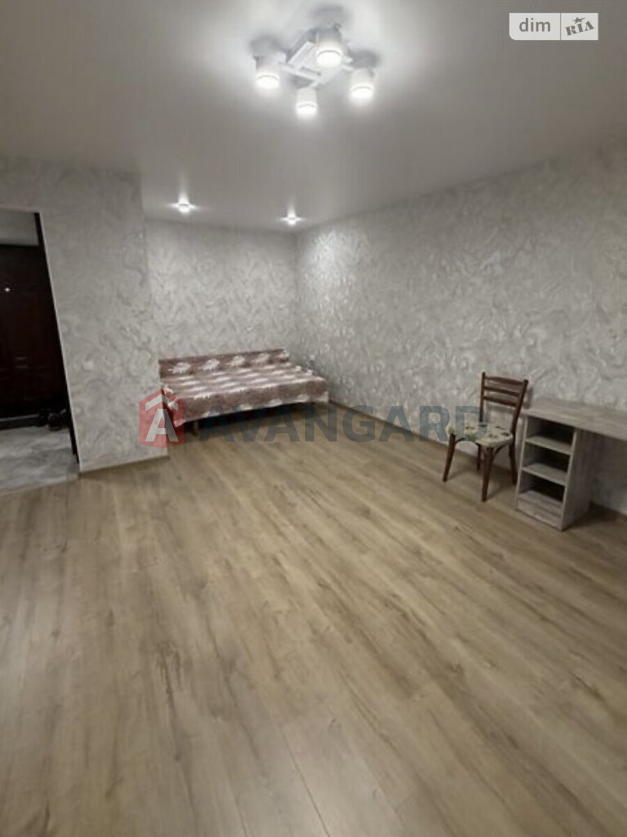 1 ��. ��������, 36/20/7 ��. �., 4/10 ������ ���� 10