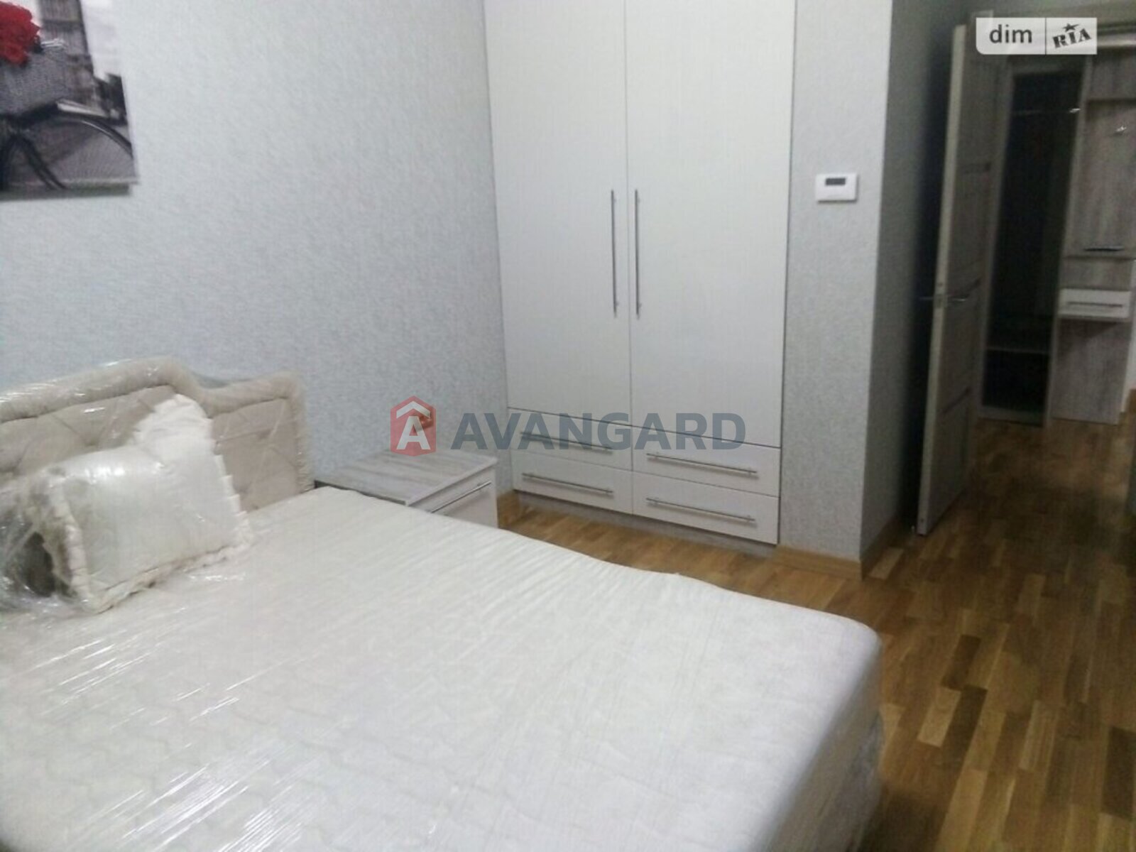 1 ����. ��������, 40/-/- ��. �., 6/16 ���� ���� 18