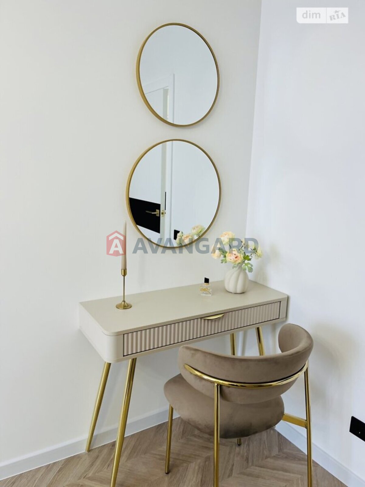 2 ��. ��������, 72/35/19 ��. �., 8/10 ������ ���� 29