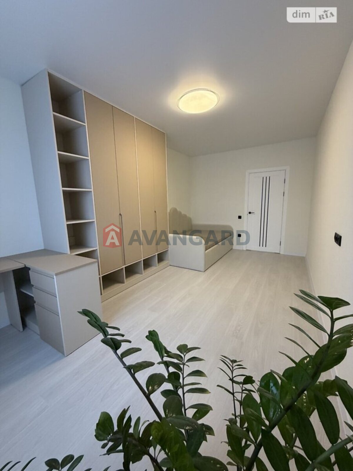 3 ��. ��������, 91/35/39 ��. �., 8/8 ������ ���� 7