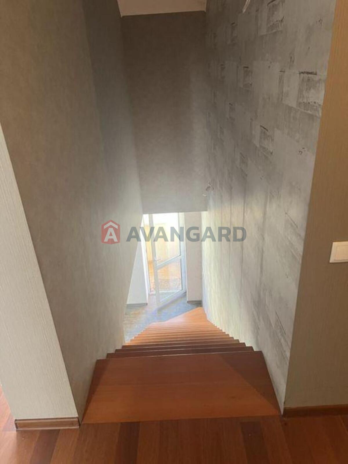 3 ��. ��������, 133/-/17 ��. �., 5/5 ������ ���� 14