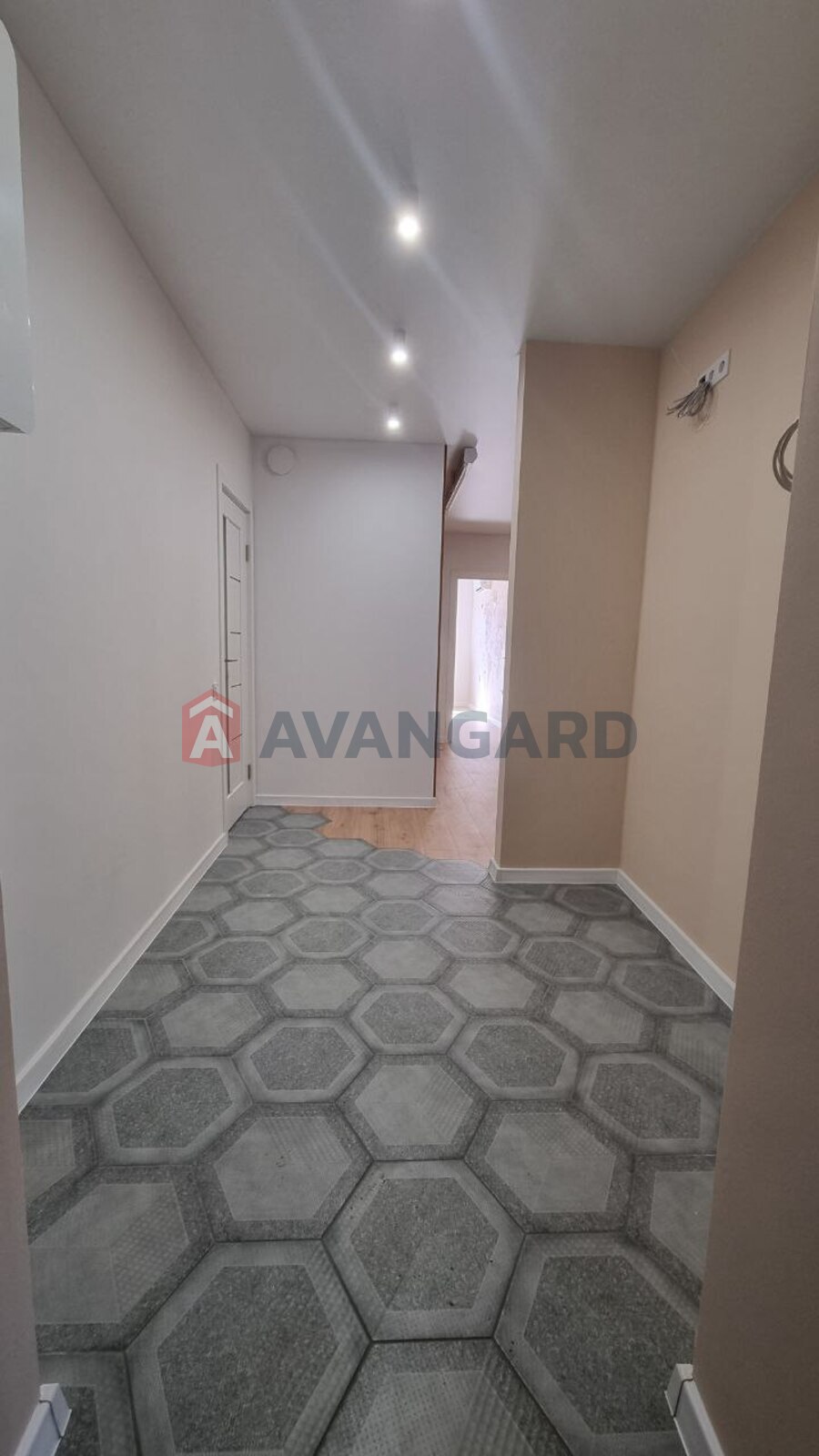 3 ��. ��������, 72/32/24 ��. �., 4/5 ������ ���� 18