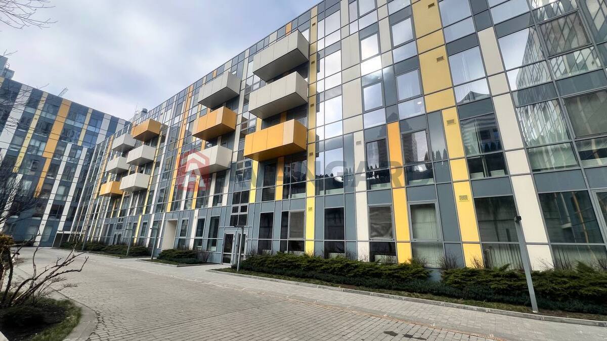 3 ��. ��������, 100/-/- ��. �., 4/5 ������ ���� 11