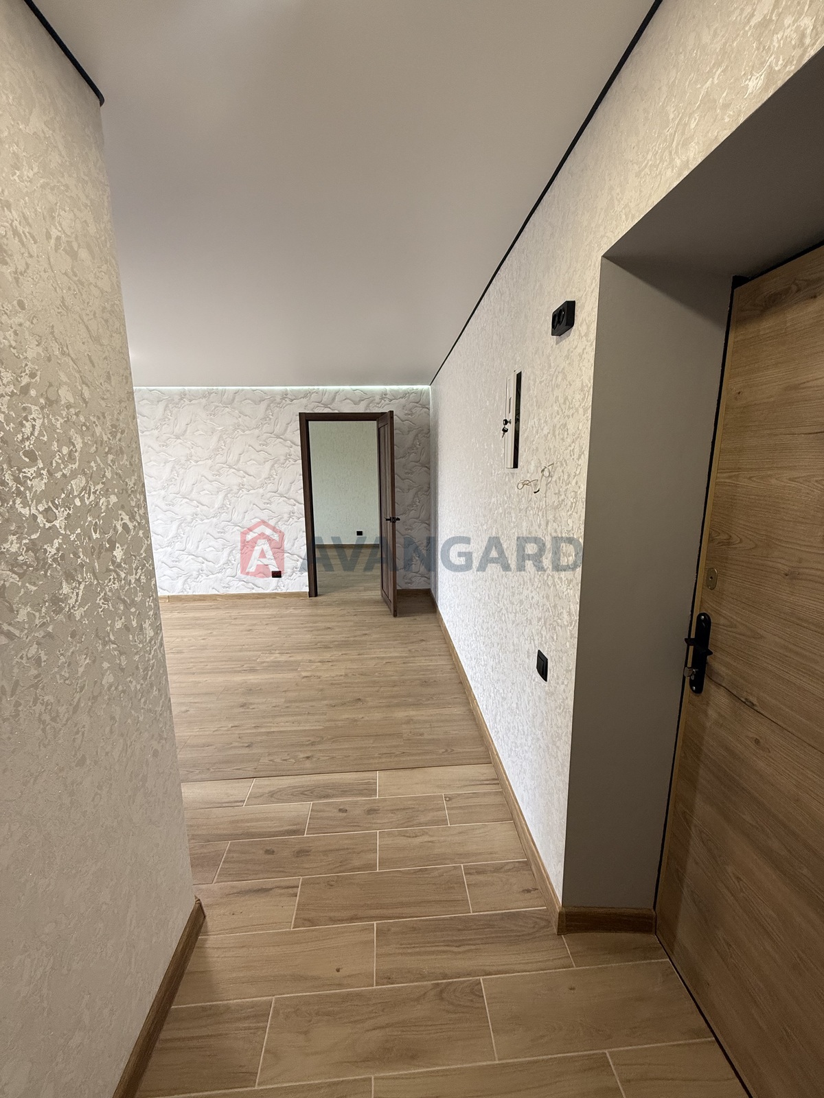 2 ��. ��������, 48/30/8 ��. �., 3/9 ������ ���� 15