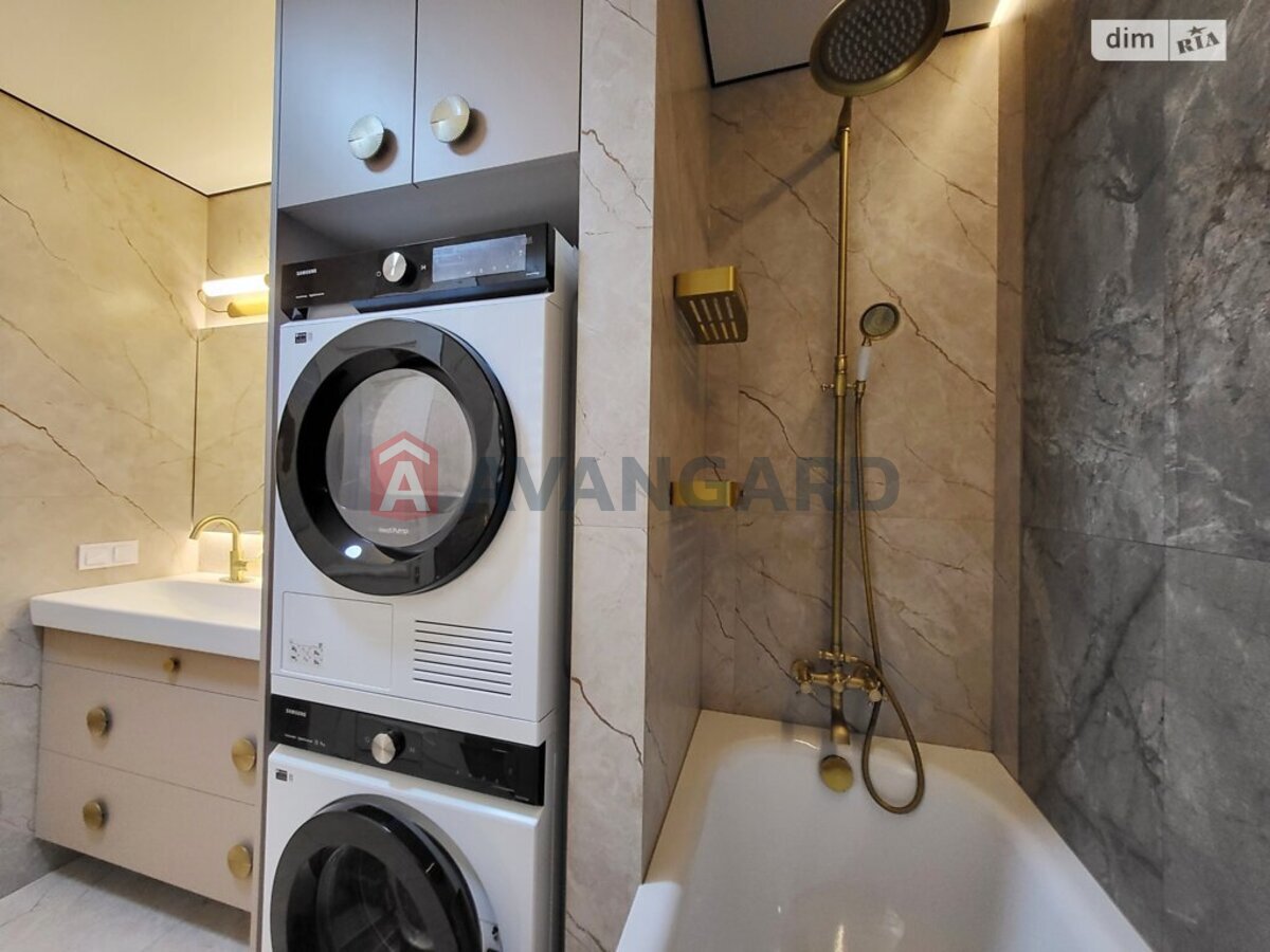 2 ����. ��������, 82/-/- ��. �., 8/9 ���� ���� 23