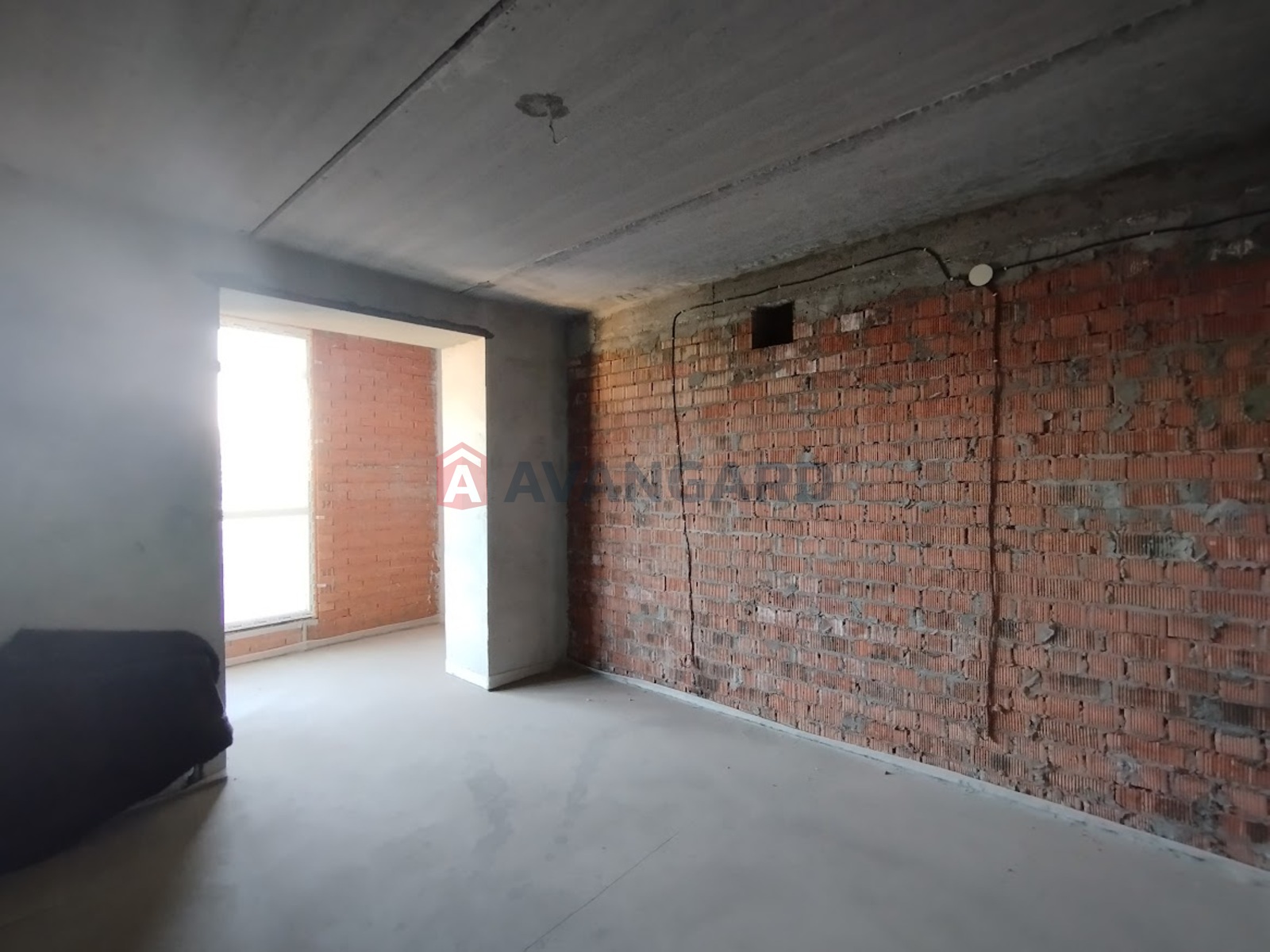 3 ��. ��������, 121/40/68 ��. �., 4/12 ������ ���� 10