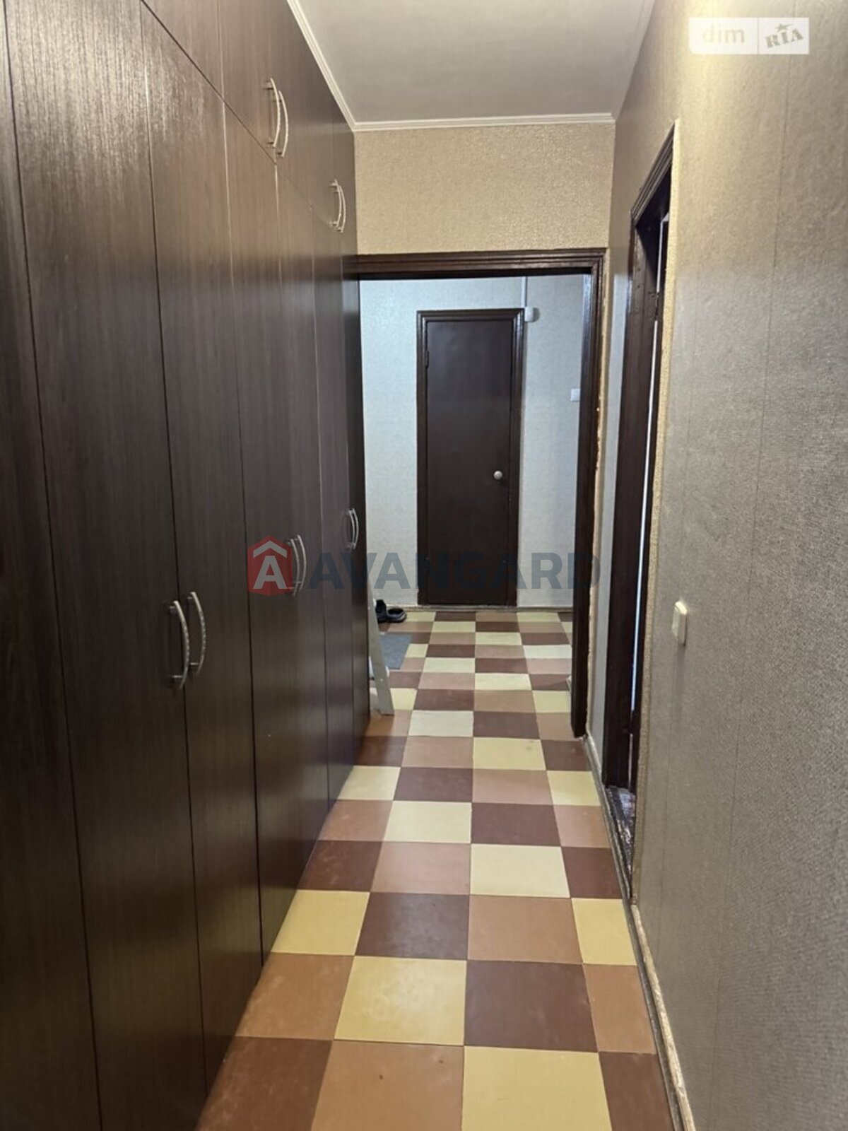 3 ��. ��������, 68/42/8 ��. �., 4/9 ������ ���� 8