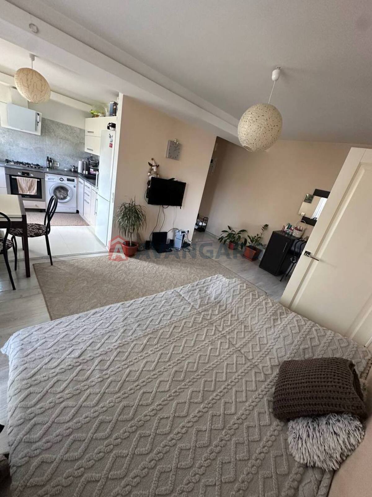 2 ��. ��������, 43/18/25 ��. �., 9/9 ������ ���� 9