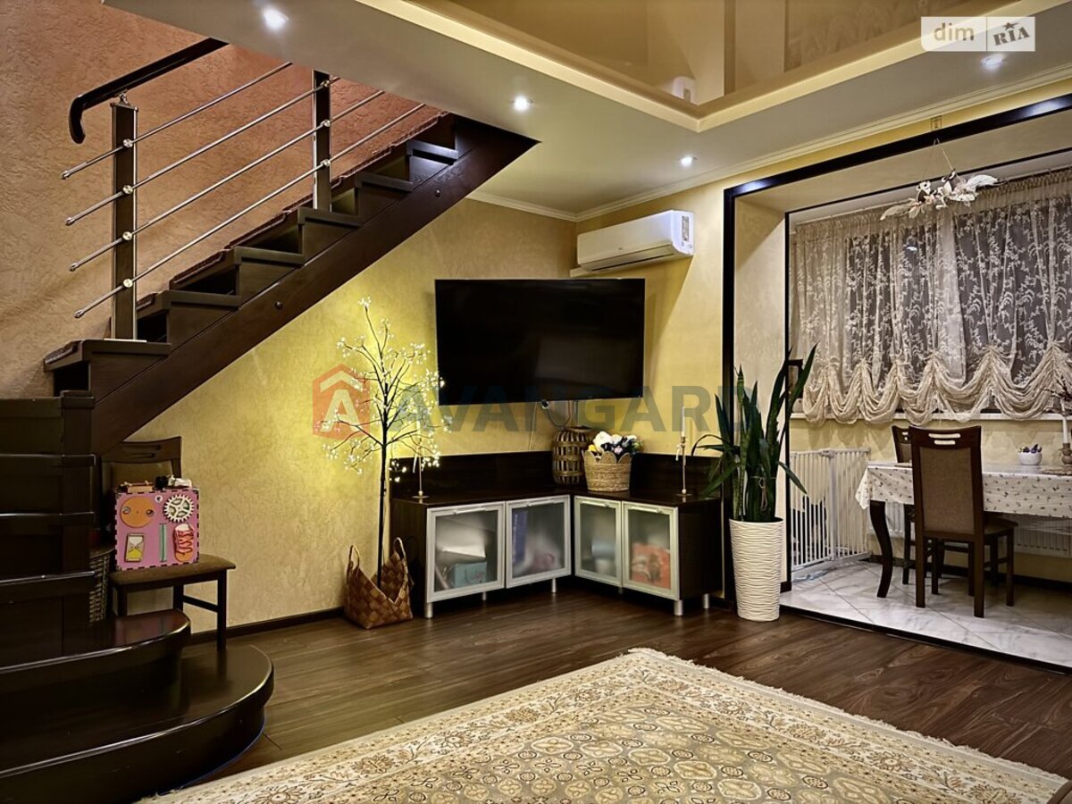 3 ����. ��������, 93/53/35 ��. �., 4/5 ���� ���� 11