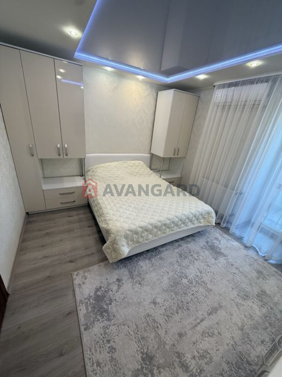 3 ����. ��������, 105/-/18 ��. �., 4/5 ���� ���� 2