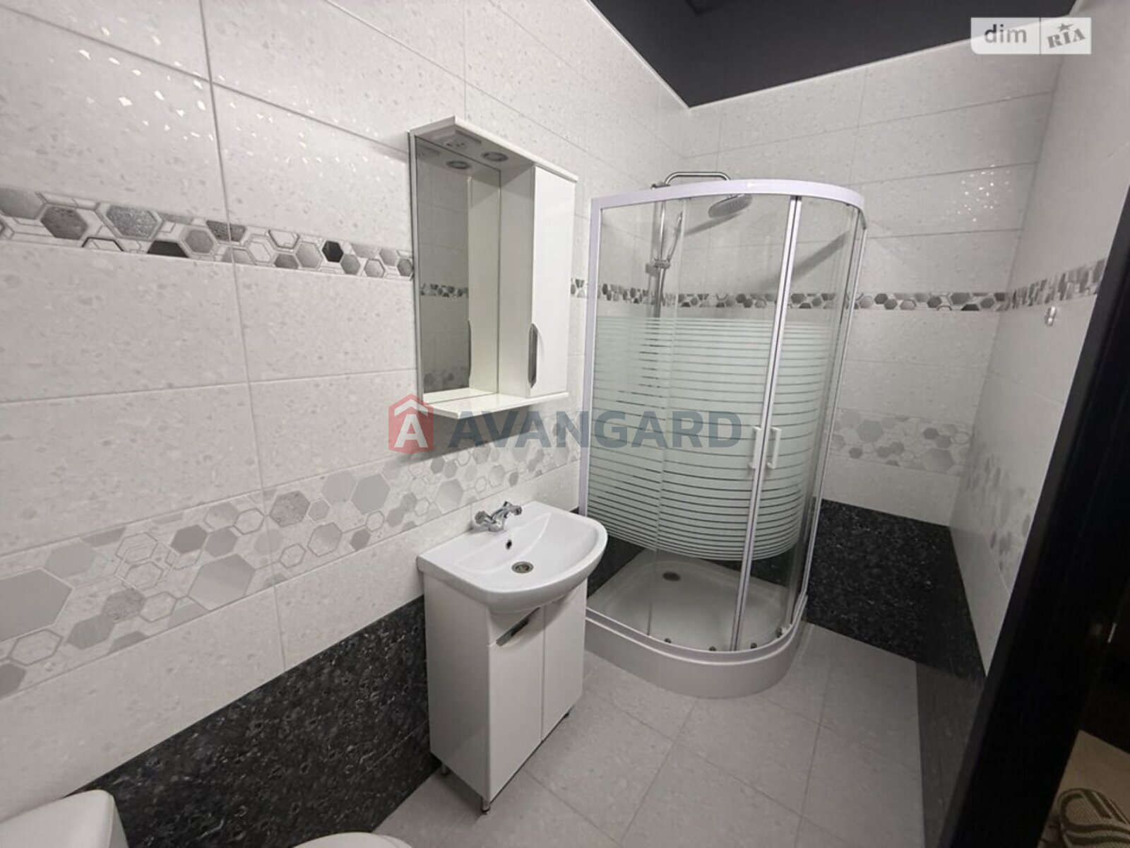 1 ����. ��������, 35/-/10 ��. �., 7/10 ���� ���� 6