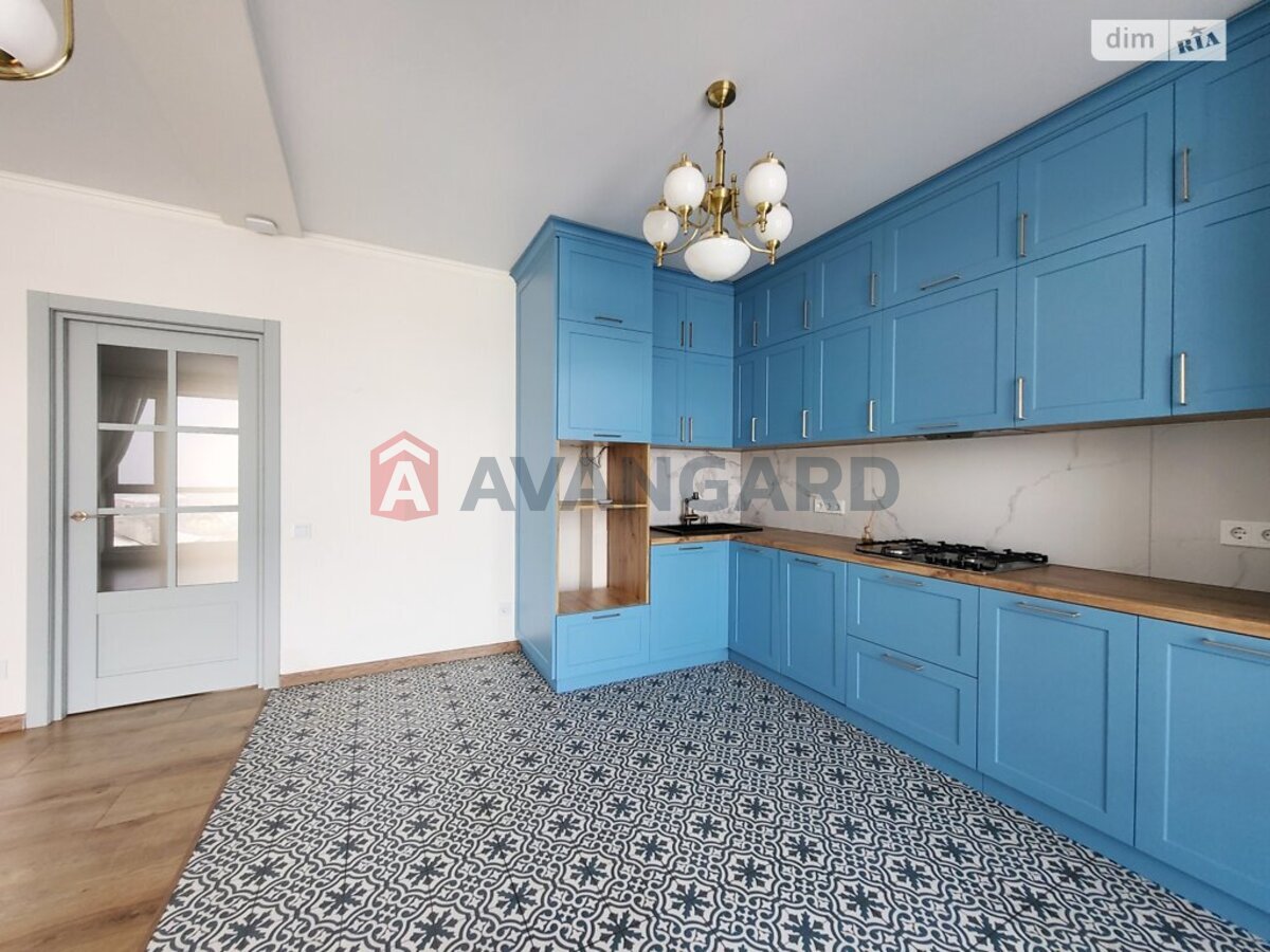 3 ��. ��������, 82/43/12 ��. �., 7/7 ������ ���� 6