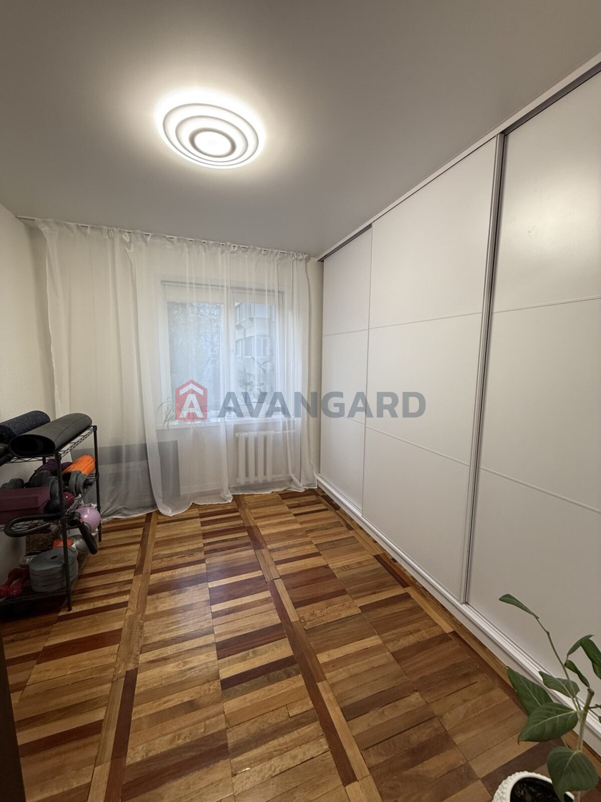 3 ��. ��������, 72/-/9 ��. �., 9/9 ������ ���� 17