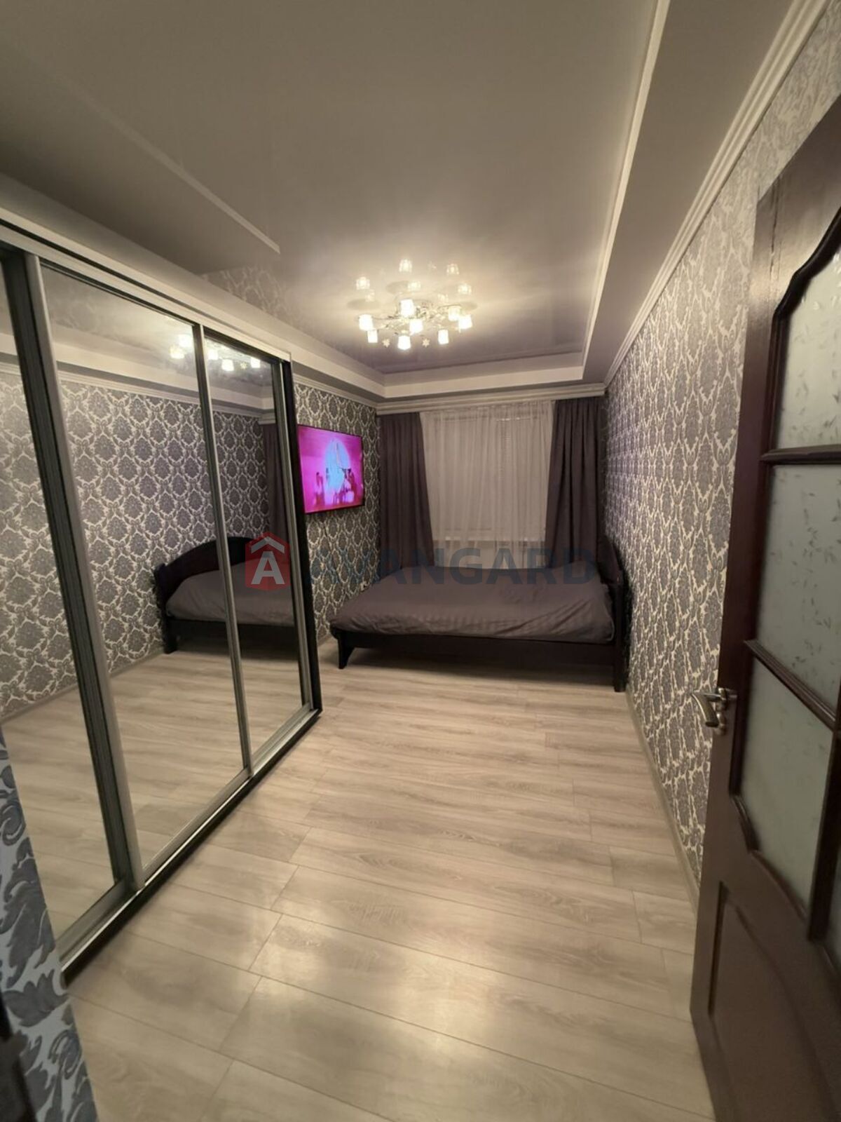 2 ����. ��������, 43/-/7 ��. �., 5/5 ���� ���� 5