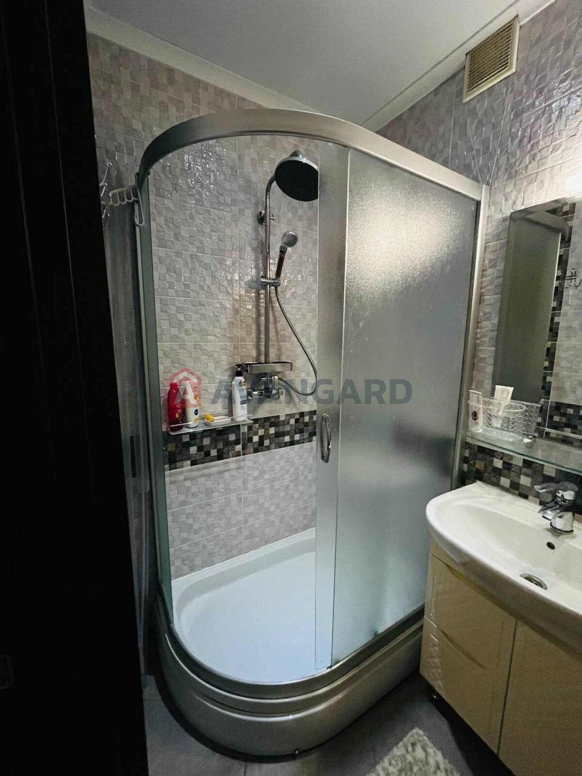 3 ��. ��������, 106.6/-/20 ��. �., 10/11 ������ ���� 9